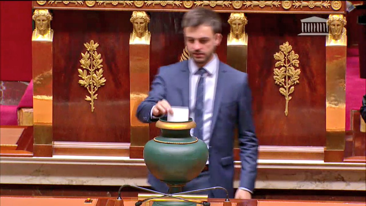 SudVendee_EM's tweet photo. Premier vote à l'@AssembleeNat pour notre député du #sudVendée @HenrietPierre pour l'élection du Président @FdeRugy #LeSudVendéeESTEnMarche https://t.co/seJIM3Z7ba