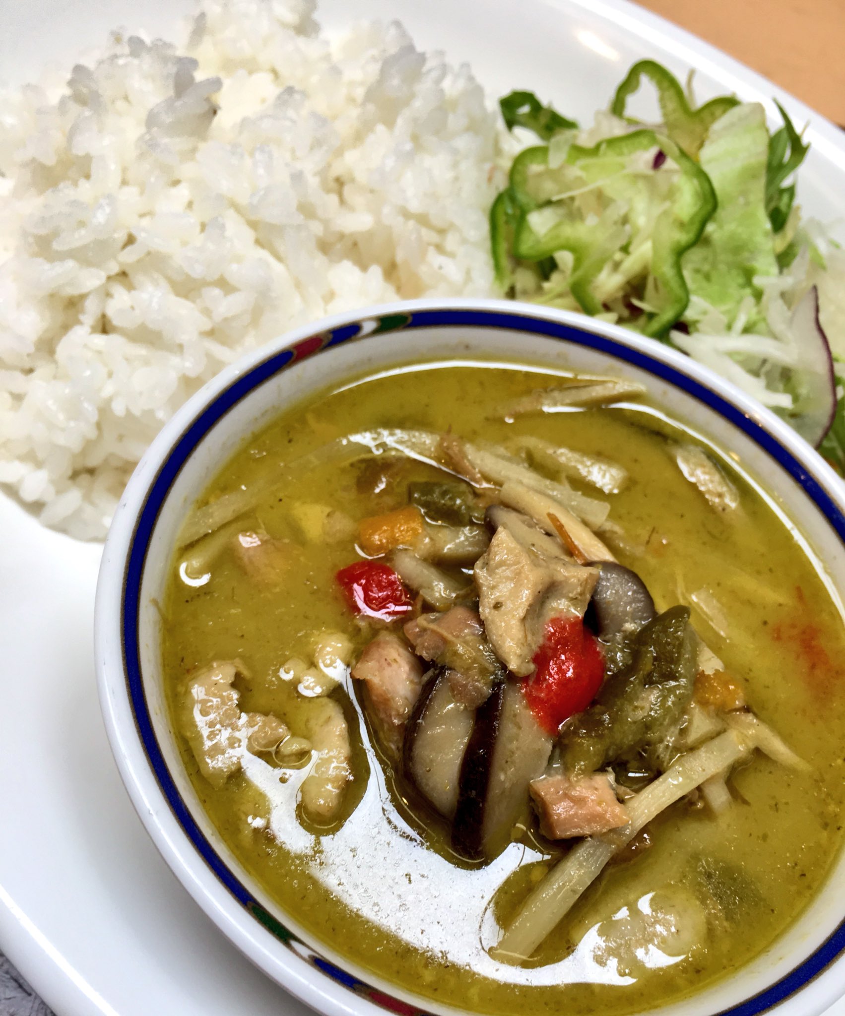 青山学院 学生食堂 学食チカナナ速報 シェフの気まぐれ450円 グリーンカレー 学食 青学 ランチ 表参道 渋谷 青山 社食 Foodie Food Yummy カレー グリーンカレー T Co U1faazjay4 Twitter