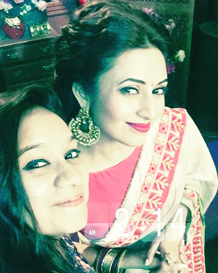 Priyadarsini_85's tweet image. #DivRucheey 😻

#Workholics 😉
#MidNightShoot 🎥🎬

#Bestiesss 💝💝💝
#FriendsForever 💞

@Divyanka_T  @rucheey 😍