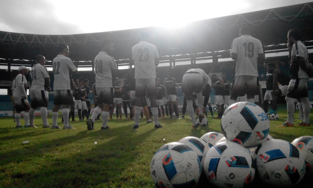 Monagas_SC's tweet photo. Iniciamos un nuevo día de trabajo, con la mente puesta en el partido de vuelta. ¡VAMOS MONAGAS! #TodosSomosGuerreros #FelizMiercoles https://t.co/hp5TW6cfQR