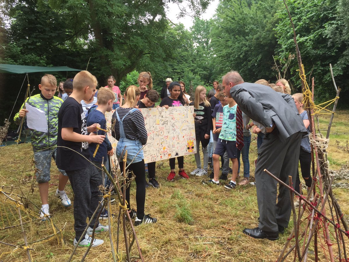 Met weth.<a href="/VincentGMvdBerg/">Vincent van den Berg</a> en <a href="/MIJmuseum/">Museum IJsselstein</a> afsluiting scholenproject 'Wilg in beeld' in IJsselstein. Leerlingen BS De Pijler doen hun verhaal.
