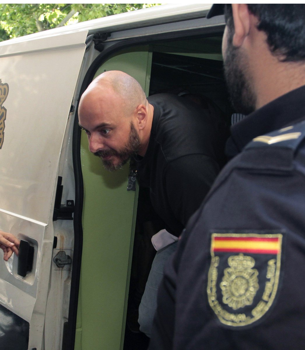 IB3noticies's tweet image. #CasORA El germà d'Álvaro Gijón queda en llibertat i haurà de comparèixer al jutjat una vegada al mes ib3.org/?p=266372