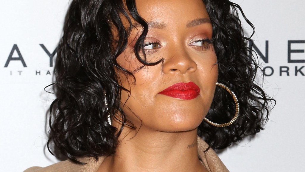 Spavaš li mirno Drake? Rihanna ima novog dečka!
bit.ly/2tjAegr