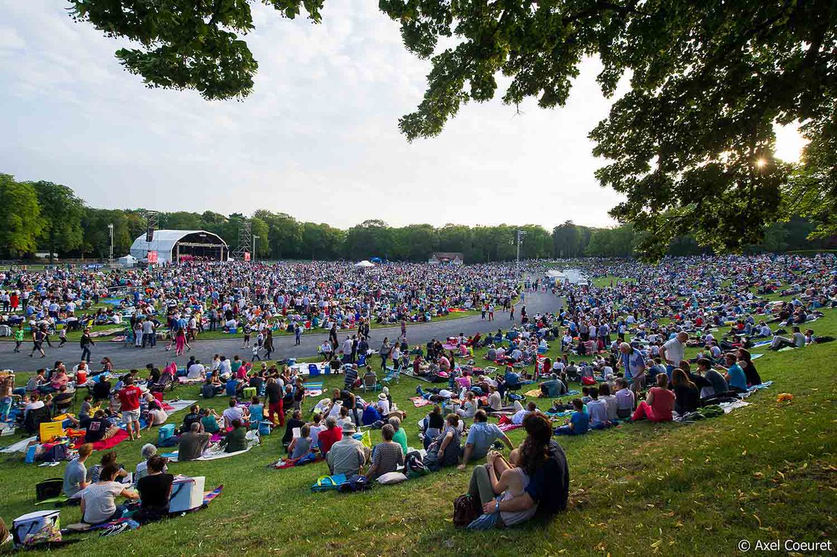 ReimsTourisme's tweet photo. Le #concert pique-nique des @FlaneriesReims  aura lieu le 22/07 à #Reims 🎆 ©A. Coeuret 
Réserver : https://t.co/w7SKkIZQ3C https://t.co/Wljdc7Uro7