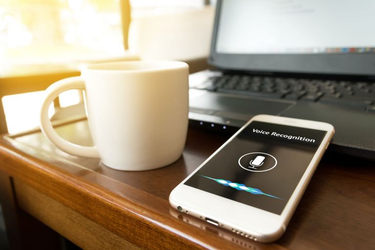 sputnika_de's tweet photo. #voicesearch wird immer #beliebter und #komplexer. Aber was sind die #nachteile? @seokueche klärt auf: #datenschutz https://t.co/8TUCd3F8U5 https://t.co/sTYLxyq1OY