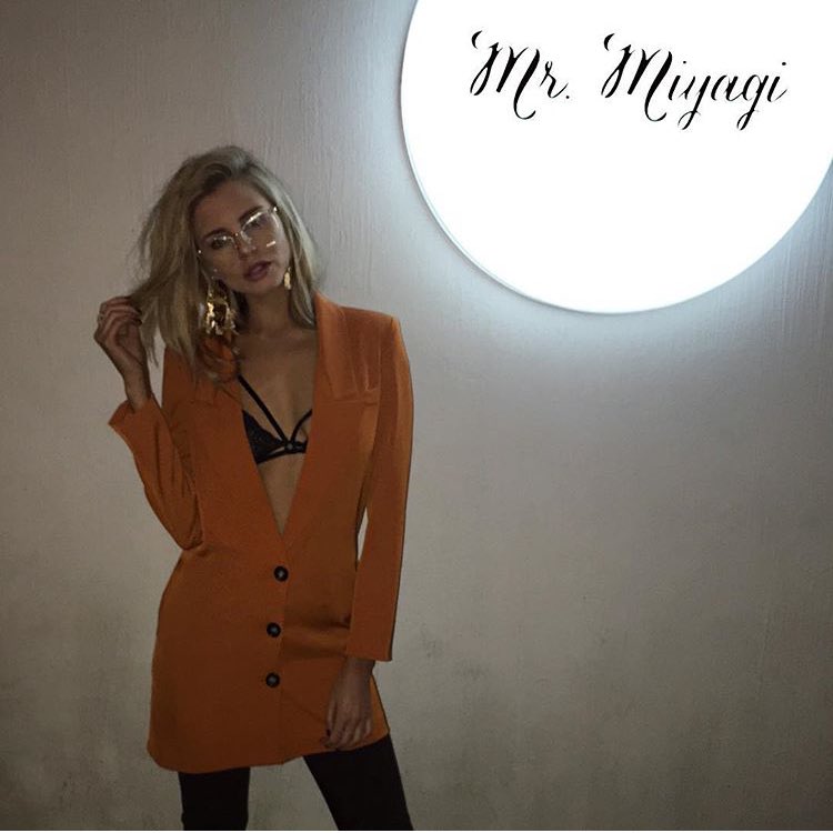 Melbourne vibes at  <a href="/MrMiyagiMelb/">Mr. Miyagi</a> 
Dinner was 👌🏻 <a href="/MissUniverseAU/">Miss Universe Aus</a> 
Wearing <a href="/elliatt/">E L L I A T T</a> 
Shades <a href="/shevoke/">SHEVOKE</a>