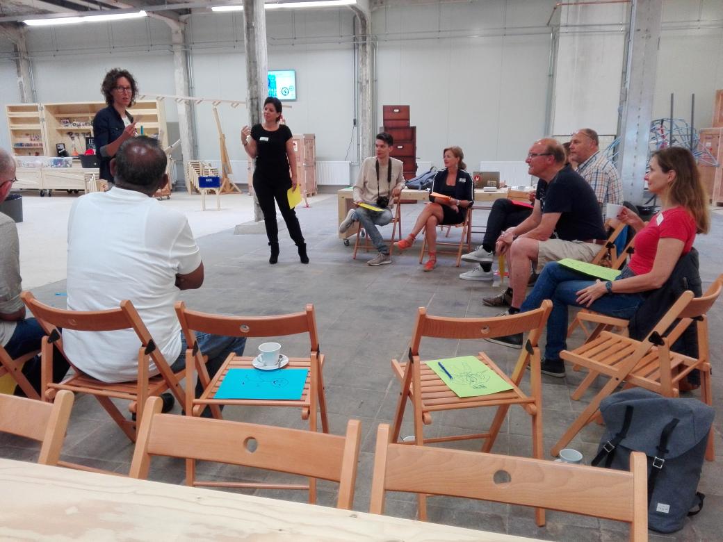 Creatief op de vroege morgen tijdens #summerschoolbreda met @EllendeBonth  &amp; <a href="/koster_jj/">Jannet Koster</a> bij <a href="/Uitvindfabriek/">De Uitvindfabriek</a>!