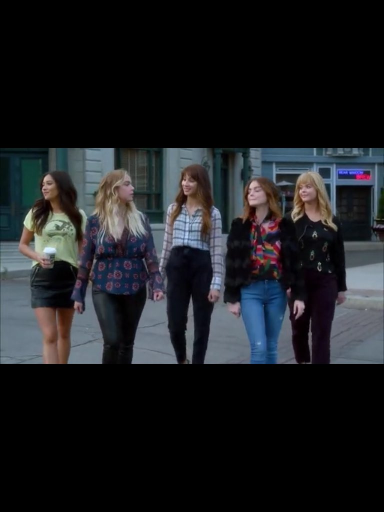 imnotamna's tweet image. Name a more iconic squad, I'll wait 💘 #PLLGoodbye #PLLFinale