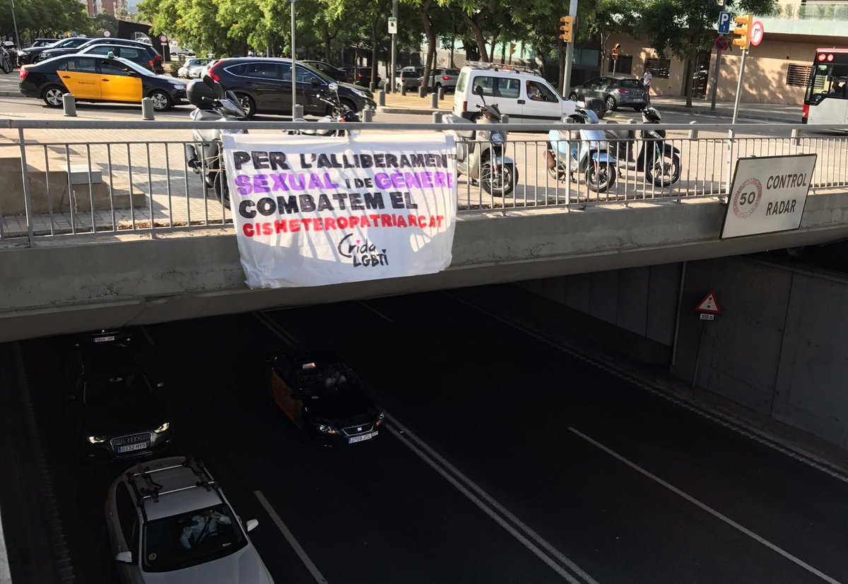 Aquest matí, les entrades de Barcelona s'han aixecat reivindicatives!! A Sarrià acció amb l'@APSARRIA i la <a href="/CFASarria/">Festes Alternatives de Sarrià</a>!!