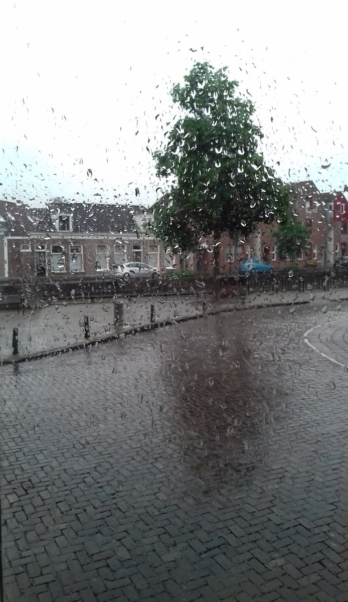 museumsneek's tweet photo. Regen, regen en nog eens regen vandaag! Dit is wat wij nu 'mooi museumweer' noemen. We zijn open tot 17:00 uur en de koffie staat klaar! https://t.co/Q20sH8GuZE