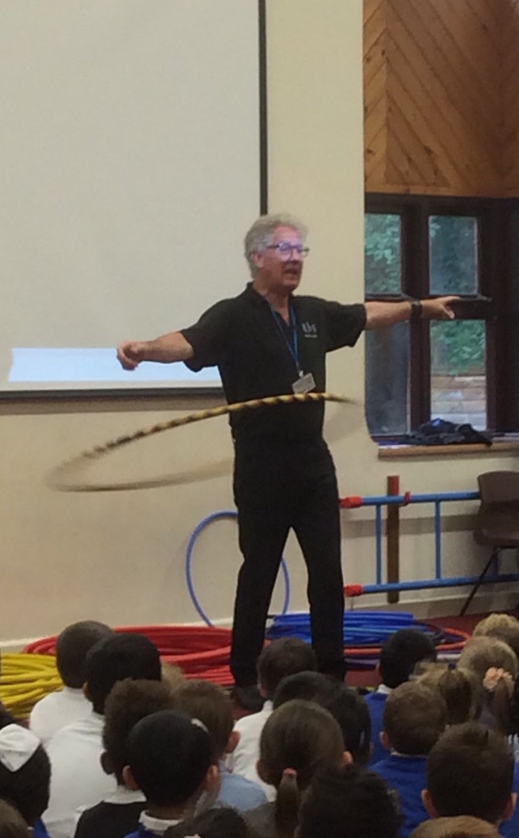 GosfordPrimary's tweet image. Carnival Week is in full swing. Look who has come to school today! #carnival #HoopGuy