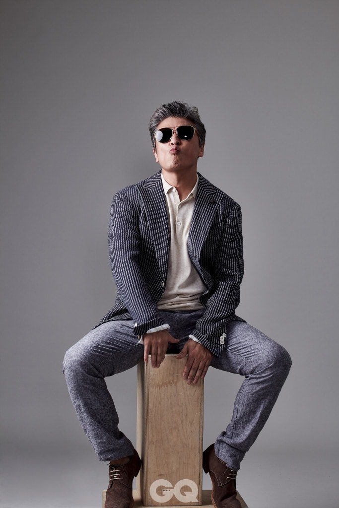 배우 권해효는 짐작보다도 멋지고 편안한 사람이었다. 좋은 배우보다 먼저 좋은 시민이 되고 싶다는 시민운동가이자 다독가, 2002년부터 호주제 폐지, 여가부 폐지 반대에 앞장 서온 페미니스트. 인터뷰는 링크에. gqkorea.co.kr/2017/06/28/50%…