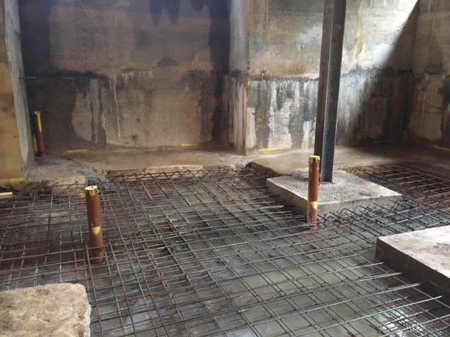 dropboxbasement's tweet image. Out large #retrofitbasement slab pour in #londonSW16 is underway. #basementspecialists #dropboxbasement #london