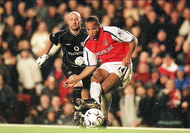 Happy Birthday Fabien Barthez. Throwback to this day. 