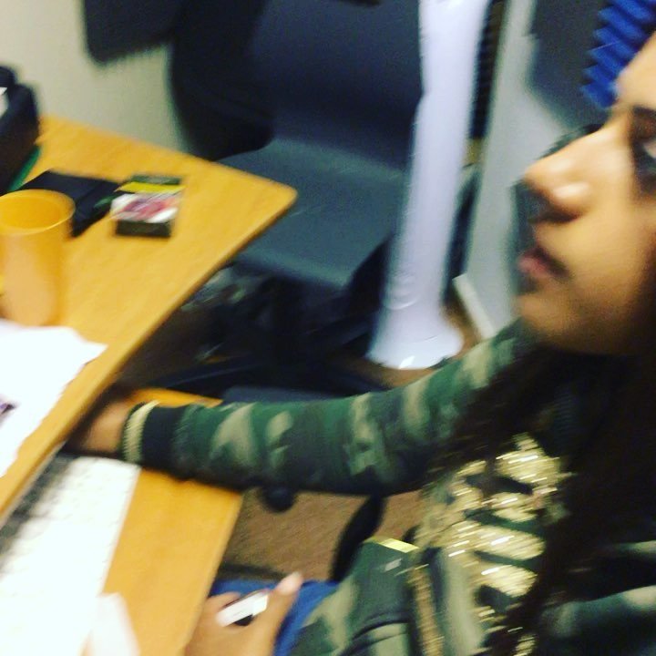 TurntableRecs's tweet photo. Aurelie going in with the production https://t.co/wYGGBYAUMt https://t.co/99R7iWClLS