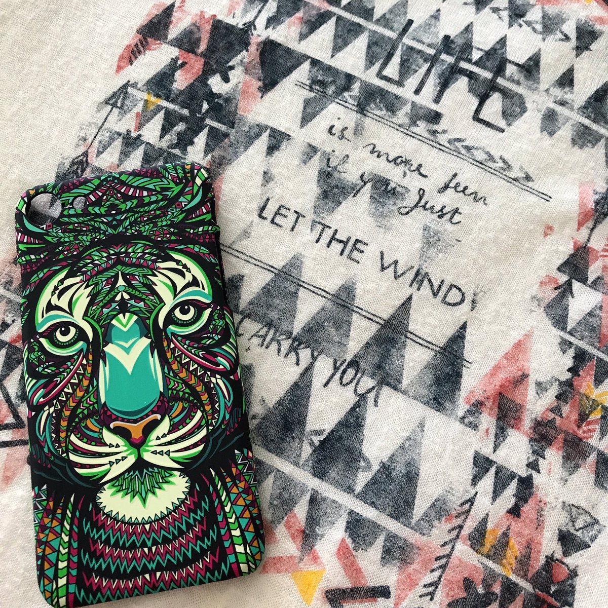 CisforColette's tweet image. Couldn&apos;t resist not getting this iPhone case 😍 #iphone7 #aztec #aztecdesign #lioness