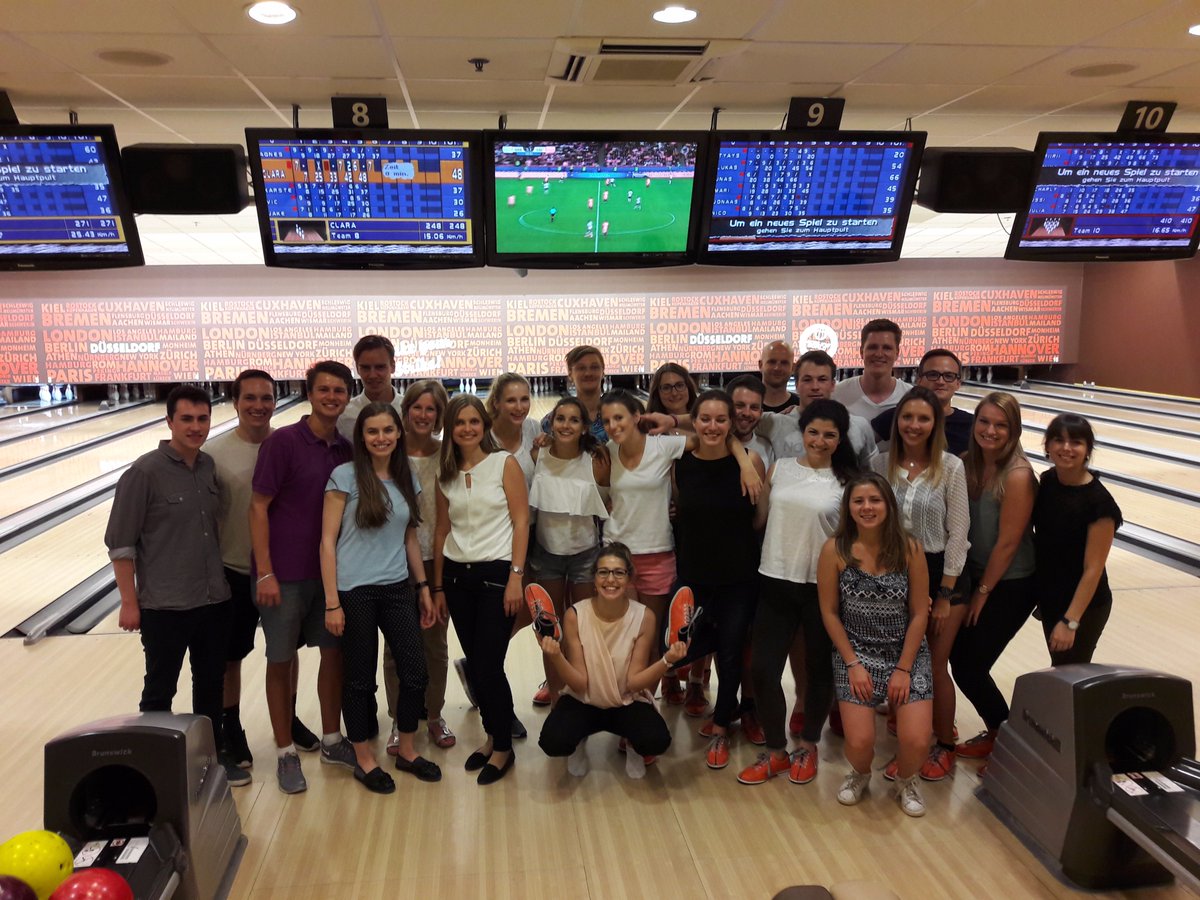 🎳 The bowling tournament of our interns from #HenkelGermany continued! 🎳 #joinus #afterwork #bowlingtime