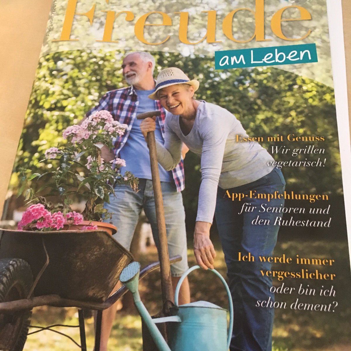LochmannApps's tweet photo. Whoop! 3 of our apps are mentioned inside the new https://t.co/ID3qNtXd0Z Mag "Freude am Leben". #AppDev https://t.co/ffHExZqM2v