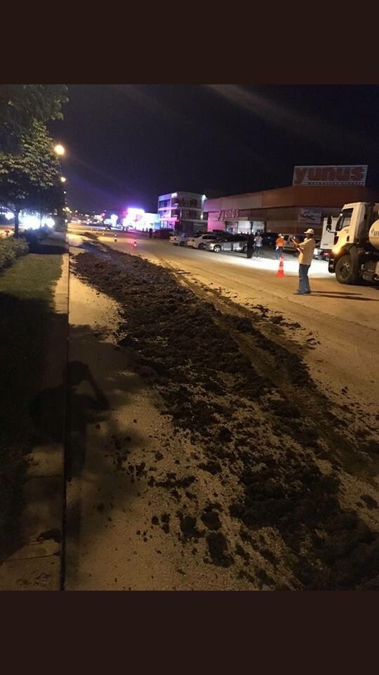 Pislik, sizin döktükleriniz kadar arkanızda bıraktıklarınızdır yani bunu yapanlardır.
Bu güzelim memleketimizi sizden temizleyeceğiz!