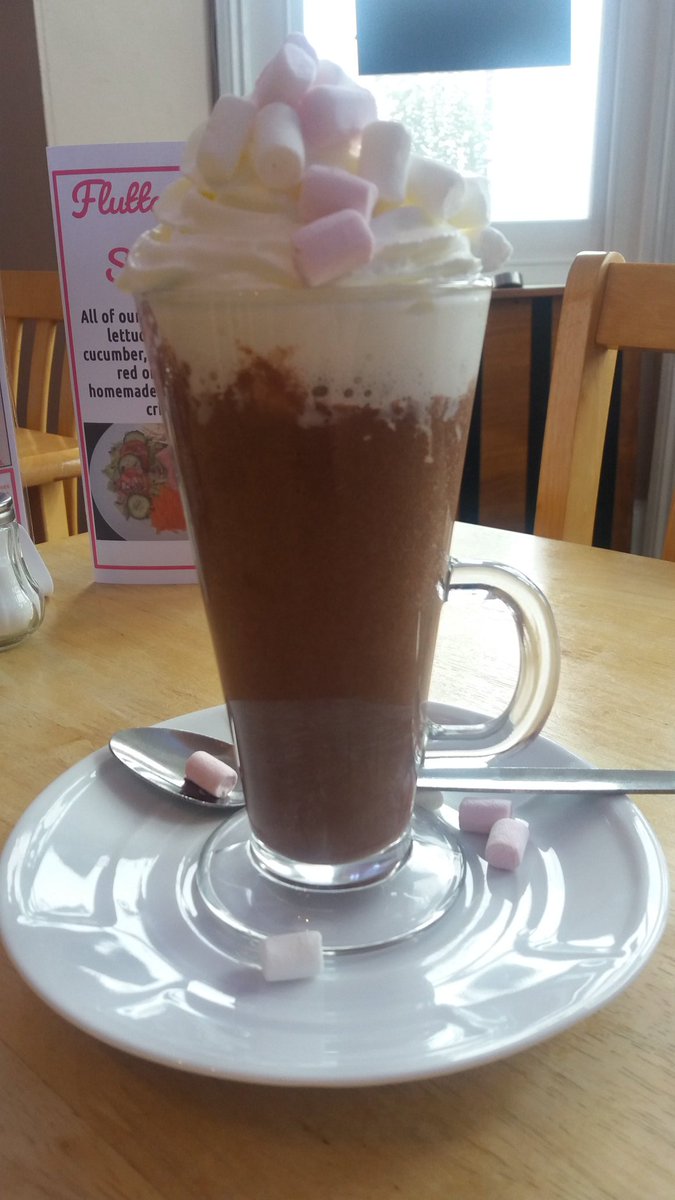 flutterbiesgy's tweet image. It's definitely a hot chocolate kind of day today 🙄 #hot chocolate