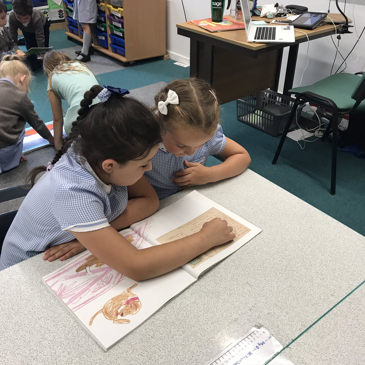 MissGAlexander's tweet photo. Cutty Sark reading with Year 1 instead of assembly today #reading #collaboration @Invicta_primary https://t.co/BPFqlXjINI