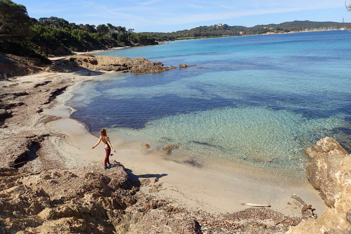 FrenchrivieraG's tweet photo. Getting up early to go to the #beach while everyone is still sleeping : a must-do in #summer 🌞 #beachlife #Porquerolles #CotedAzurFrance 😀 https://t.co/KNIy87BsT9