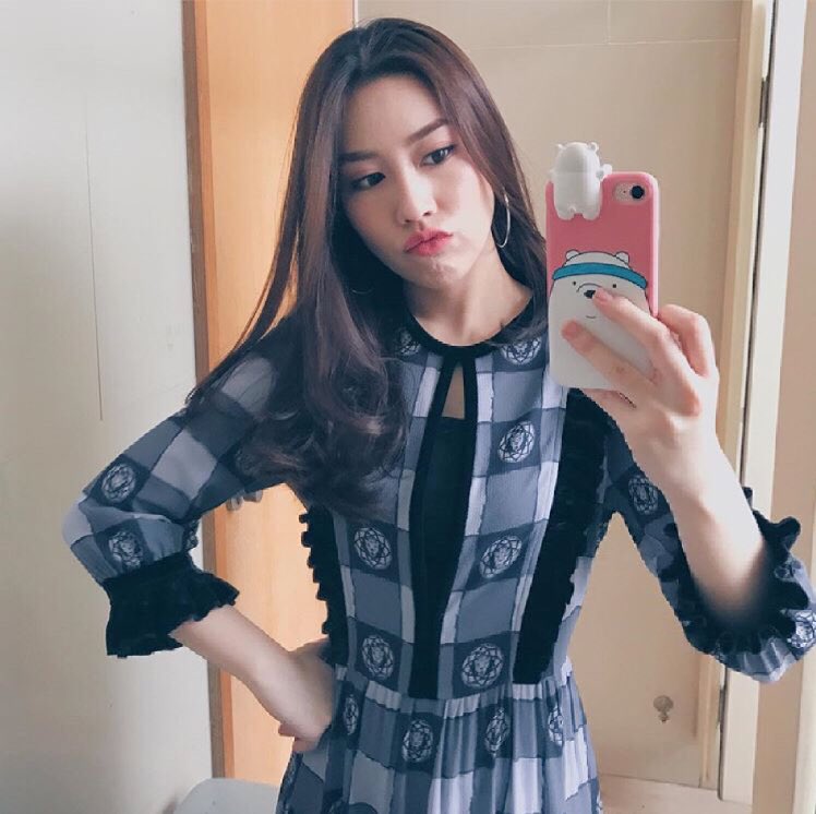 ig : pam_gaia Toilet selfie with ice bear 💗