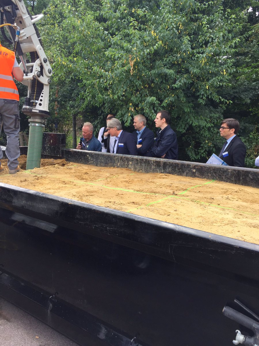 Démonstration du camion aspiratrice . La prévention des DO au cœur de cette journée #ARSI2017 <a href="/MichaudJm/">jm michaud</a> <a href="/FrancoisePenaud/">Francoise Penaud</a> <a href="/WLGaz/">Whittenton Law Group LLC</a> @Ben_Emo_