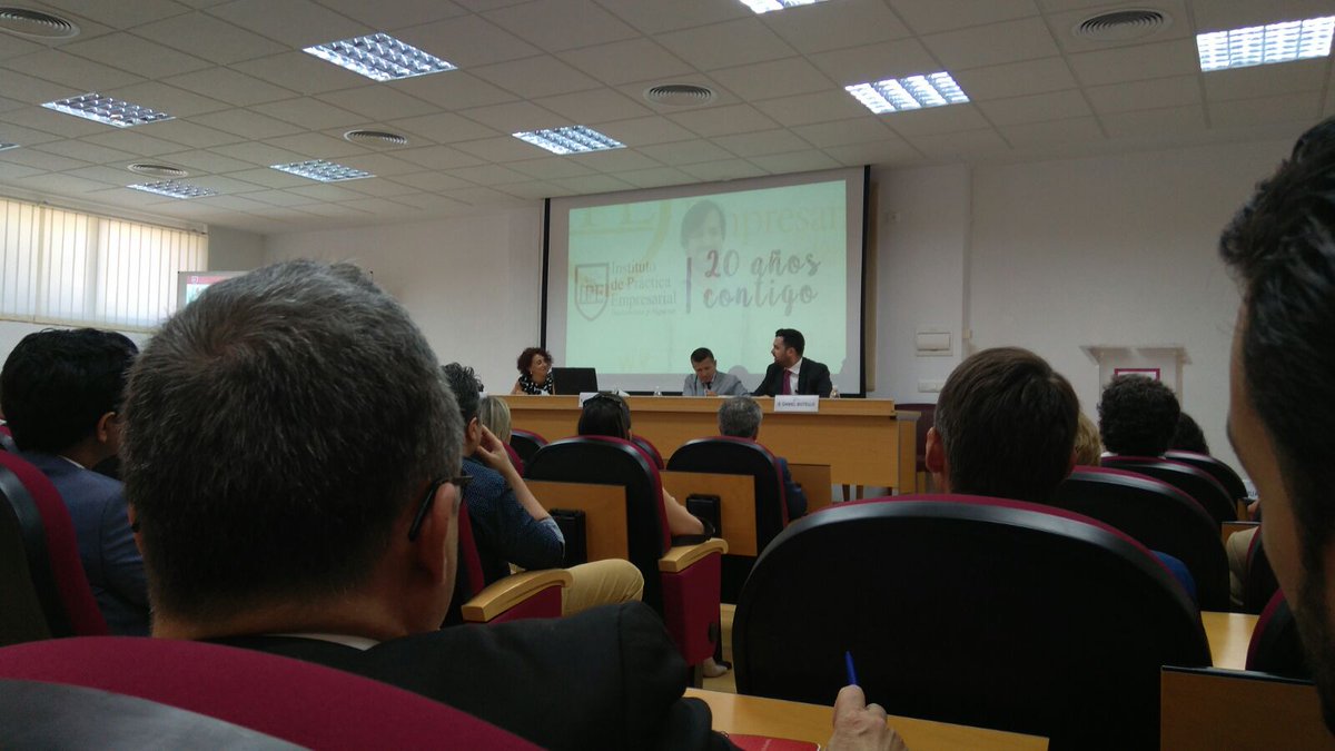 rebs_school's tweet photo. @danibot22 presenta una mesa que representa a los más de 10.000 alumnos que han confiado en nosotros durante estos 20 años #IPE20 https://t.co/RNMij2Sb42