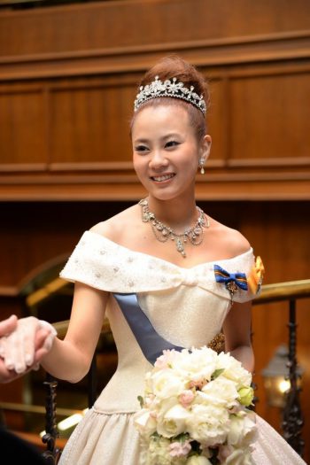 Wedding Dress Abito 公開から60年以上経っても絶大な人気を誇る映画 ローマの休日 そして女優オードリー ヘップバーン 彼女が映画で身に付けていたティアラのレプリカをご紹介します ティアラ ローマの休日 ヘップバーン レプリカ アビート Wedding Dress Abito 公開から60年以上経っても絶大な人気を誇る映画 ローマの休日 そして女優オードリー ヘップバーン 彼女が映画で身に付けていたティアラのレプリカをご紹介します ティアラ ローマの休日 ヘップバーン レプリカ アビート