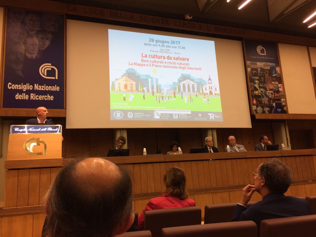 ISPRA_Press's tweet photo. 40 mila beni culturali a rischio alluvioni (19,7% totale), 13 mila quelli a rischio elevato, dati @ISPRA_Press a @italia_sicura oggi a Roma https://t.co/Oo5IGxxJmB