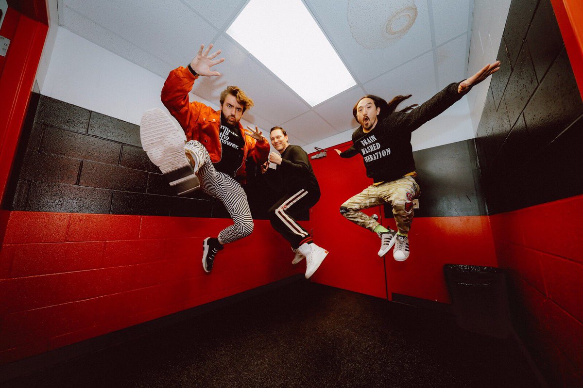 steveaoki's tweet photo. #aokijump #771. The Aoki x @Tiesto x @oliverheldens Jump. Ottawa Canada. June 25, 2017. https://t.co/wG3jplJKo6