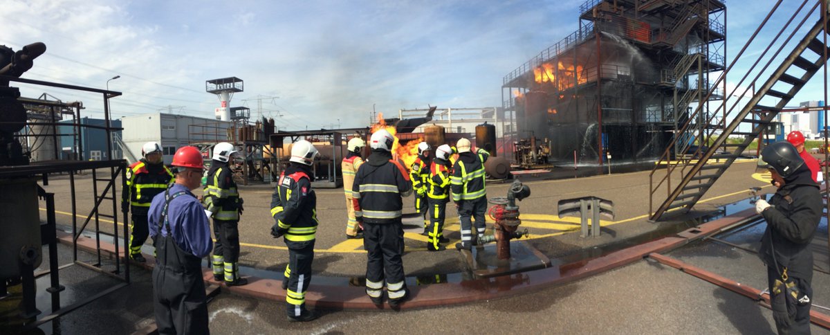 Pilot 2daagse praktijktraining voor #bevelvoerders Industrie gemist? In het najaar draaien we deze training @FalckAcademy weer!