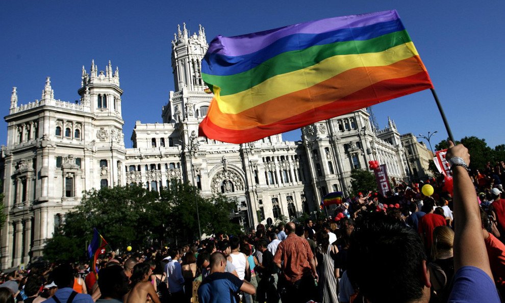 globallaser's tweet photo. Sabéis bien que nosotros celebramos el #Orgullo2017 todos los días, pero hoy no está de más gritar a los 4 vientos: ¡Feliz Día del Orgullo! https://t.co/vm0kBYKYrh