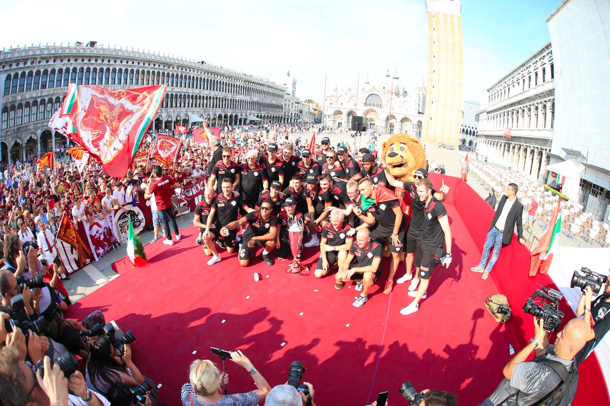 REYER1872's tweet photo. Champs 🏀🏆🇮🇹! #R3Y3R #HavingParty
Foto Ciamillo-Castoria https://t.co/CaGjDSIv4p