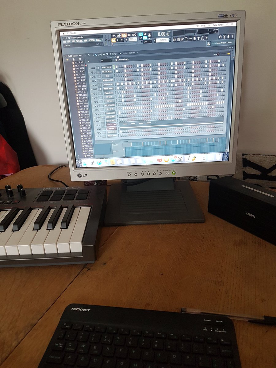 Peter Ashby (@peterashbymusic) on Twitter photo New computer + new plugins = new tracks very soon! #house #music #edm #drumandbass #london #producer #housemusic New computer + new plugins = new tracks very soon! #house #music #edm #drumandbass #london #producer #housemusic