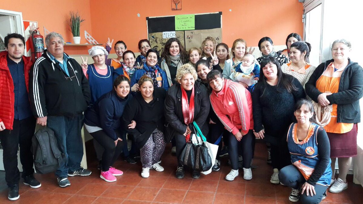 AliciaSanchezSP's tweet photo. Hoy nos reunimos con docentes y auxiliares del jardín comunitario Barquito de Papel y de la orquesta El Tambo de nuestra querida Matanza. https://t.co/5CjBZgjbW5