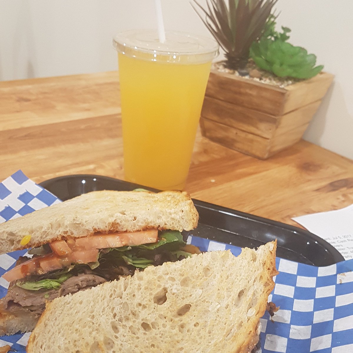 Dave_Pots's tweet image. The Steelmaker sandy + orange vanilla soda @thefizzsandwich are unreal. Can't wait for it to be open! #softlaunch #HamOnt #hamiltoneats