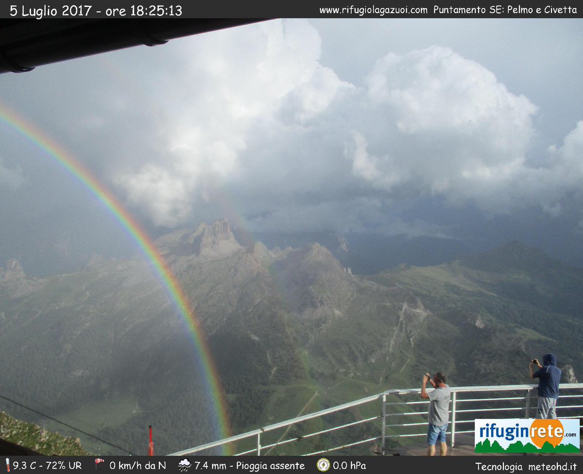E poi, dalla terrazza del <a href="/RifugioLagazuoi/">Rifugio Lagazuoi</a> è davvero un'emozione: ancora profumo di pioggia, i primi raggi di sole e che #arcobaleno !!