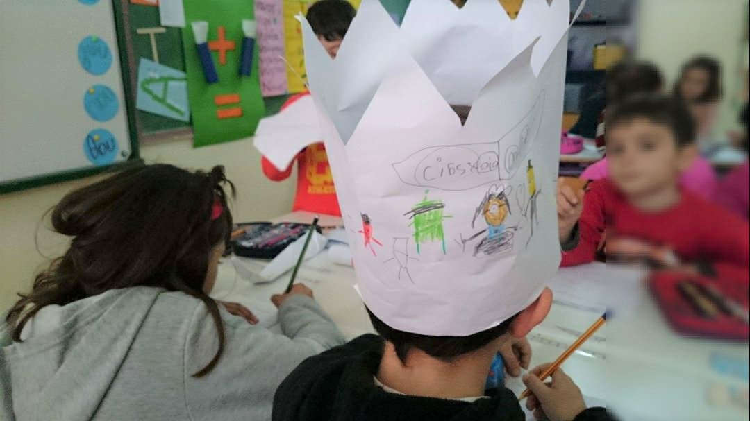 ClassDojo's tweet photo. Can you spot the most adorable Crayola mojo in Zipari, Greece? 🔍 Where in the world do you ClassDojo? #WheresMojo 🌍 https://t.co/Ofry0wxSig
