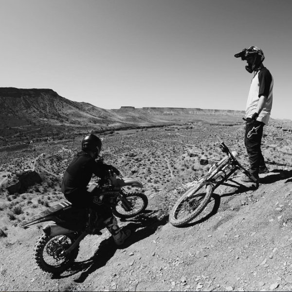 Little snap of our latest production for <a href="/stanleytools/">STANLEY Tools</a> ! <a href="/nicholirogatkin/">Nicholi Rogatkin</a> &amp; <a href="/ethan_nell/">Ethan Nell</a> scoping the dream line😎 📸 @AntonNelson