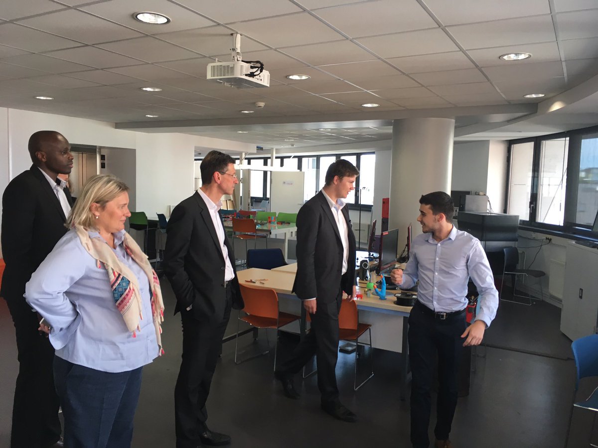 Sebirish's tweet photo. Signature de partenariat AVEC @SFR suivi d'une visite de notre #FABLAB @GroupeLDV @ESILVparis https://t.co/naIlvRNgOw