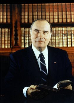 FranceElections's tweet photo. #Histoire - 1981 : Le #socialiste François Mitterrand est élu #président de la #République française https://t.co/NmAhPb4rhn https://t.co/phluPBg1wo
