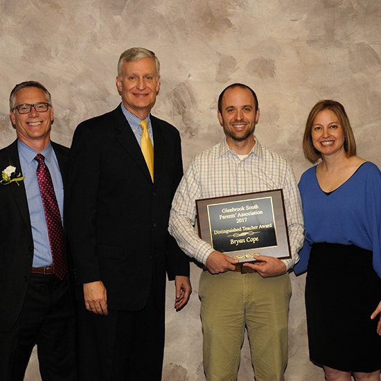 ThorneTarah's tweet photo. Mr. Cope received the Distinguished Teacher Award this year! Read more about his career: https://t.co/PdGR2BlEs4 https://t.co/f0wckzD7VK