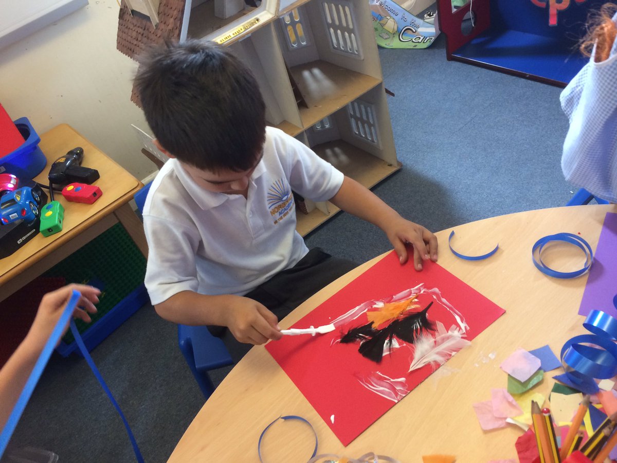 oakclass_2016's tweet photo. For our topic work we have been creating 'bird nest' collages. #underconstruction #animalbuildings https://t.co/qufyKokyZT