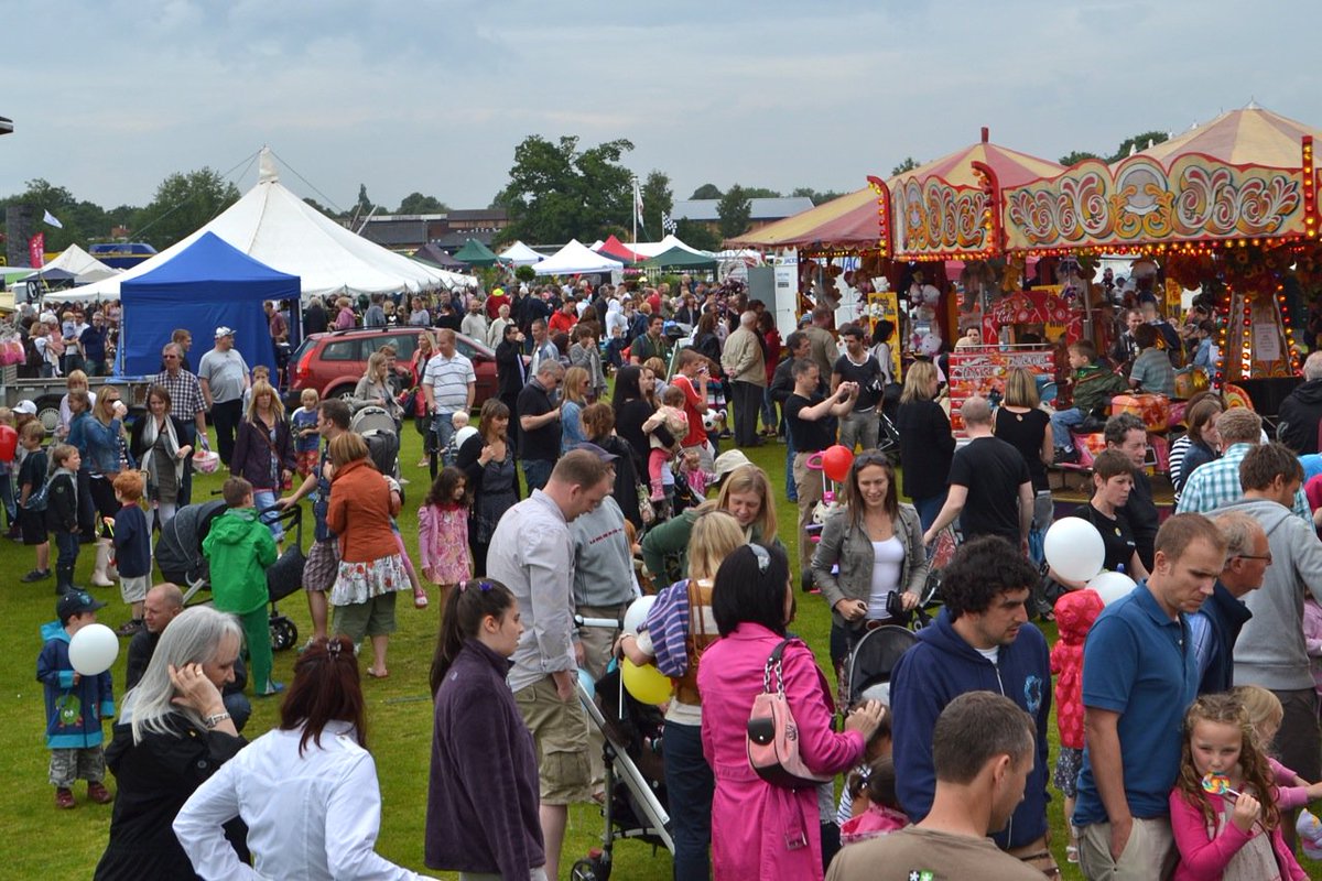 wilmslowcouk's tweet photo. The show will go on whatever the weather https://t.co/Psvm1Jiyzz https://t.co/vW9p4Qd3D3