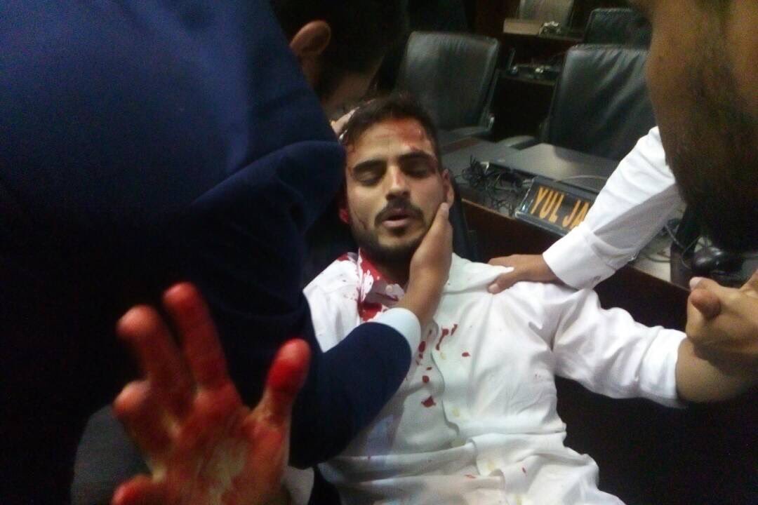 IsmaelG_Oficial's tweet photo. Maduro y Diosdado anunciaron esto son unos asesinos el país está en manos de criminales 5 dio heridos dentro de el Palacio d cuál Paz Hablan https://t.co/QkqaZnEurY
