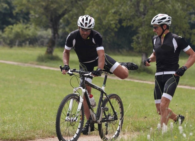bikeandrunBDX's tweet photo. Le Bike and Run, se pratique à 2 équipiers ensemble, un pédale, l'autre court. Ils échangent à leur guise pour arriver ensemble. https://t.co/tdqJr4xsoX