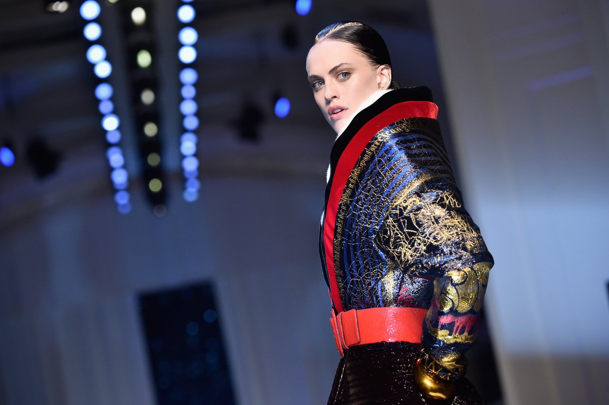 HarpersBazaarmx's tweet photo. Jean Paul Gaultier propone una ecléctica colección de #AltaCostura en París. #BazaarFashionWeek #HauteCoutureWeek https://t.co/A2dGXRa7jU