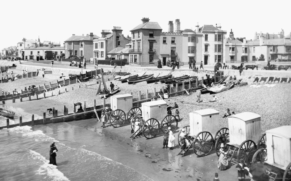 Heritage1st's tweet photo. Victorian life in the UK revealed in amazing collection of 170,000 images https://t.co/ntgo1g4vo3 @VictorianWeb @thevicsoc #heritage https://t.co/XuQwLEVRCL